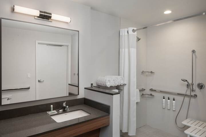 Room 12 of 18