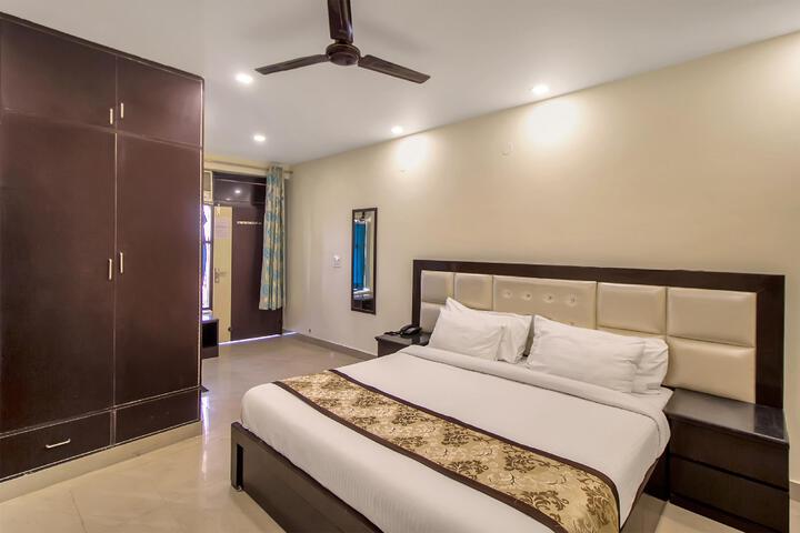 Room 2 of 5