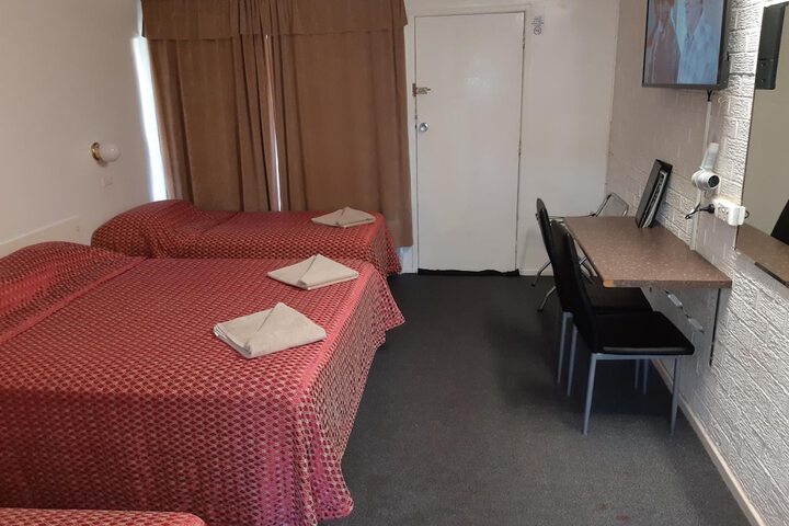 Room 7 of 33