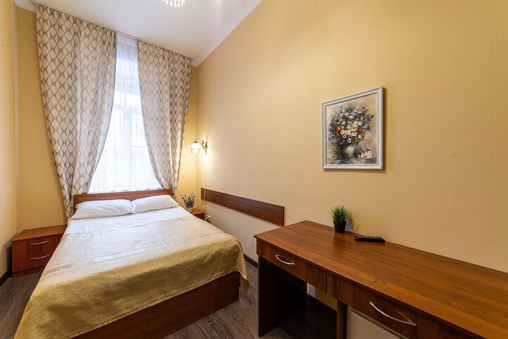 Room 19 of 176