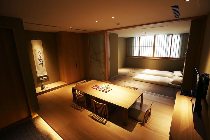 Room 11 of 103