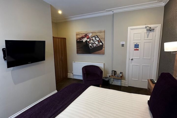 Room 34 of 193