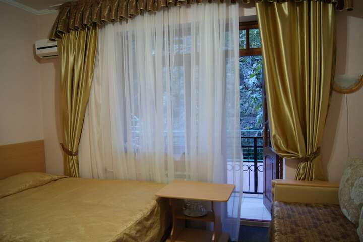 Room 4 of 85