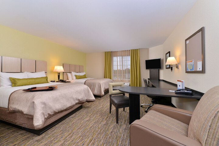 Studio Queen Size Bed (3 of 14)