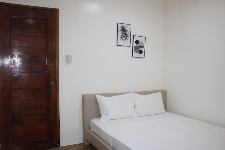Room 25 of 83