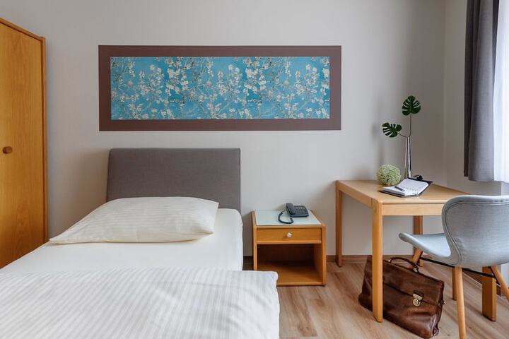 Room 4 of 31