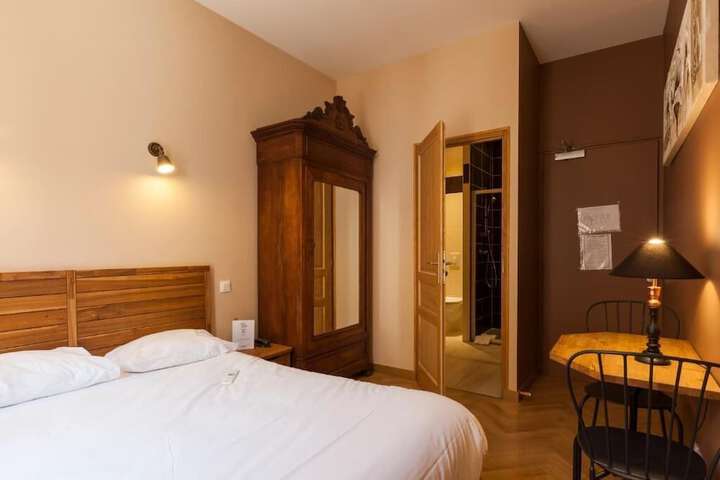 Room 8 of 22