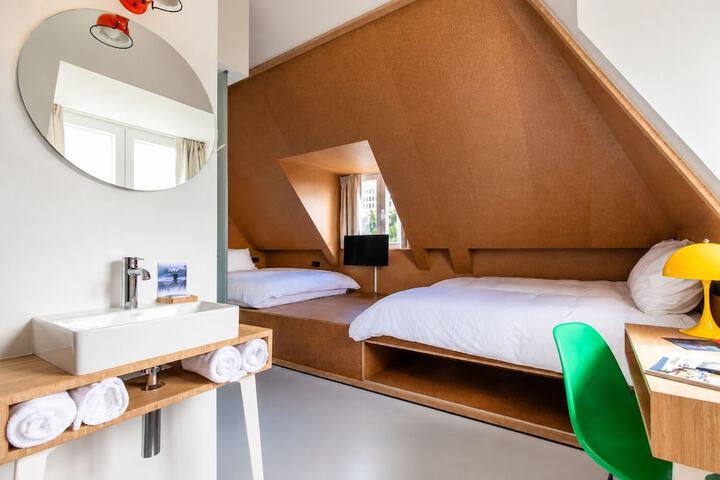 Room 18 of 37