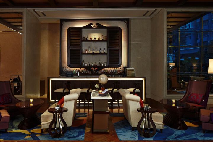 Lounge 92 of 127