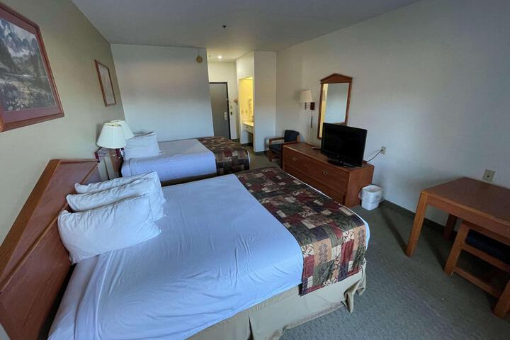 2 Queen Beds (4 of 8)
