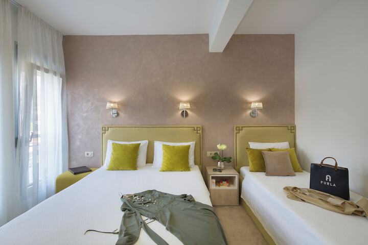 Room 20 of 166