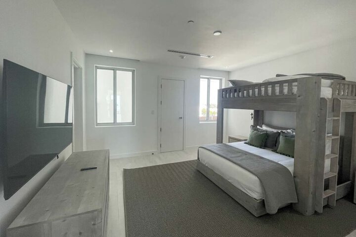 Room 146 of 172