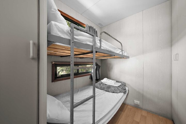 Room 13 of 77