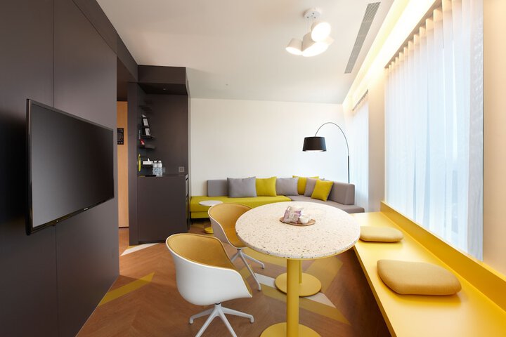 Room 16 of 34