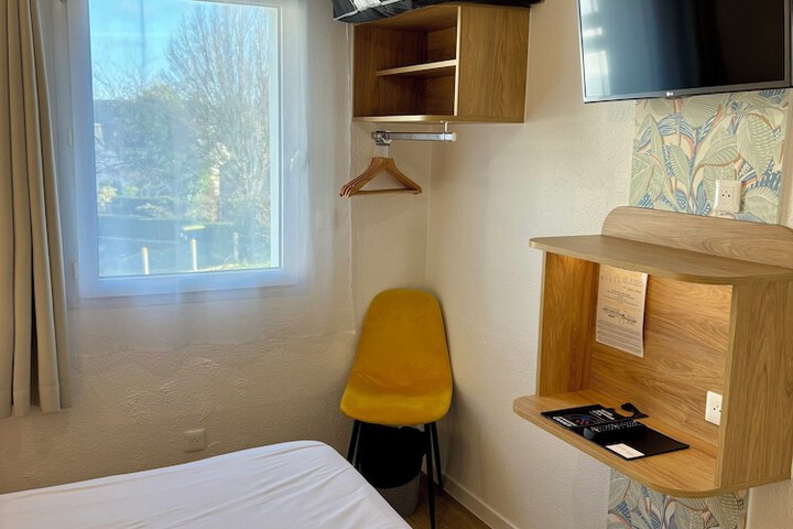 Room 10 of 40