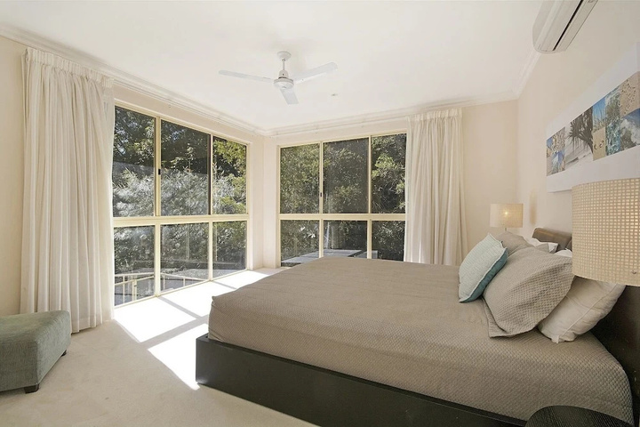 Room 4 of 10