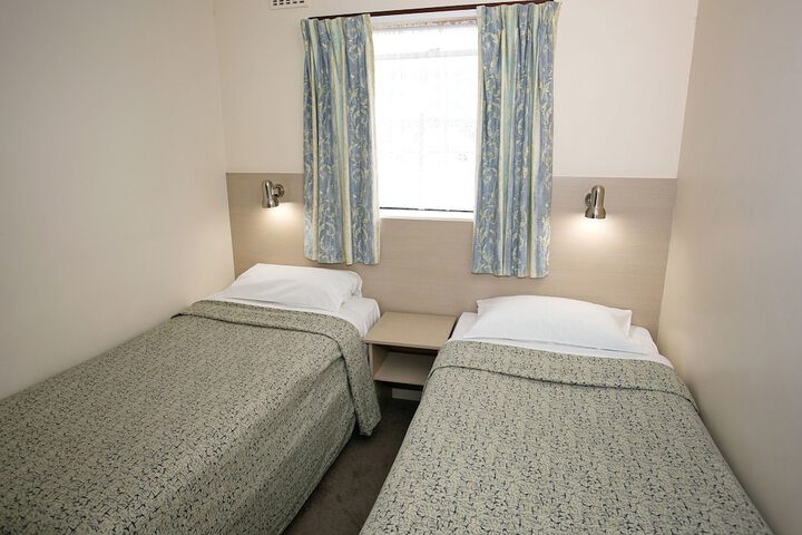 Room 3 of 174