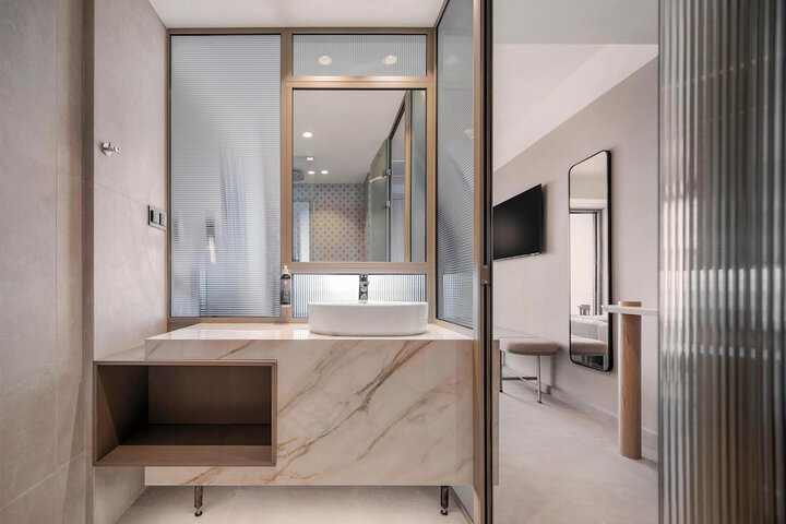 Room 45 of 190