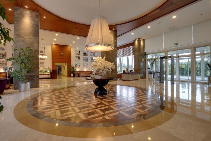 Entrance & Lobby