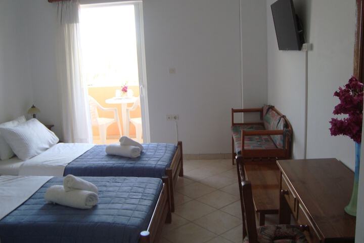 Room 9 of 110