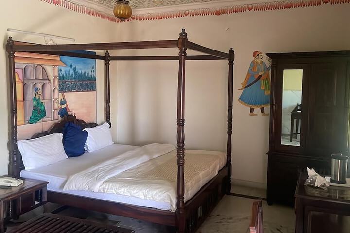 Room 10 of 46