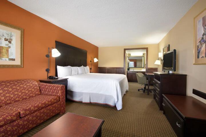 1 King Bed (12 of 14)