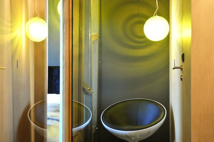 Room 18 of 27