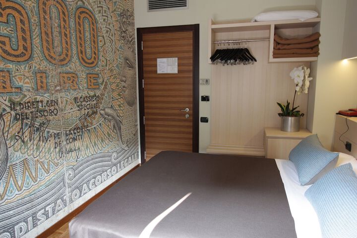 Room 15 of 60