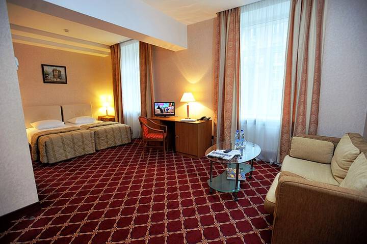Room 12 of 79