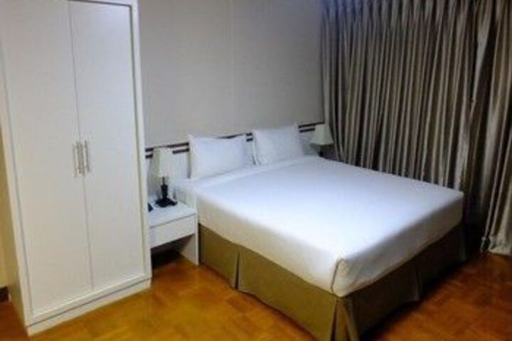Room 15 of 26