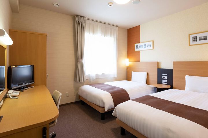 Room 8 of 25