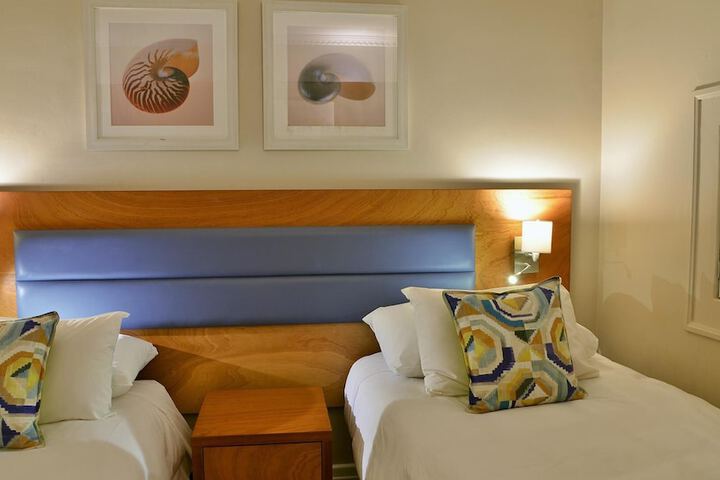Room 57 of 370