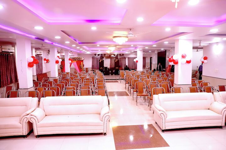 Ballroom/Hall 36 of 44