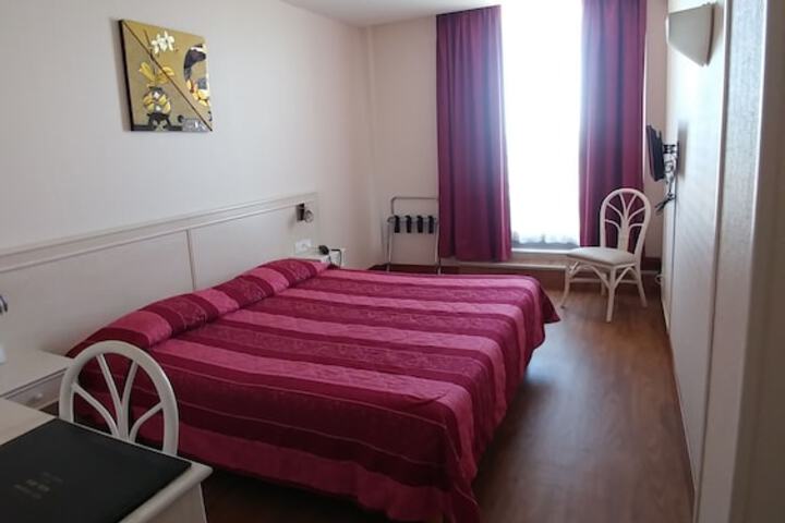 Room 10 of 37