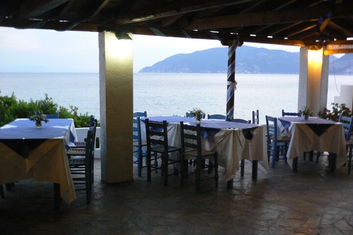 Dining 8 of 31