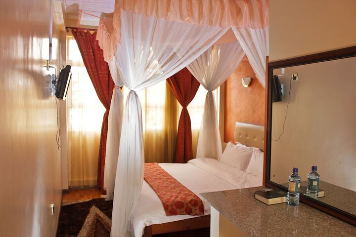 Room 6 of 26