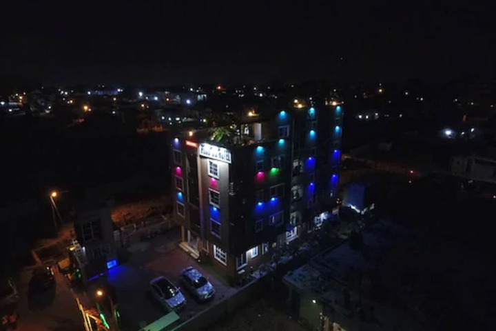 Plus 33 Hotel