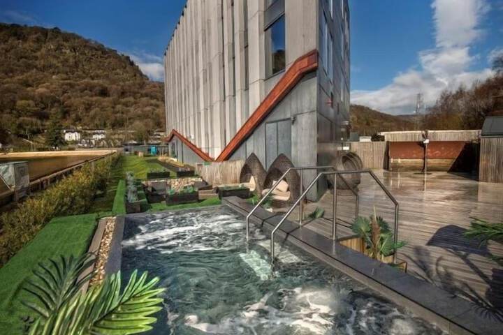 IXORA Hotel and Spa in Conwy