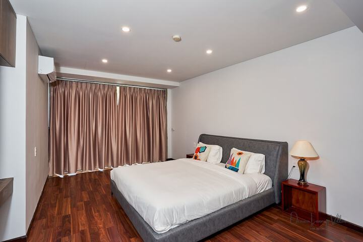 Room 10 of 246