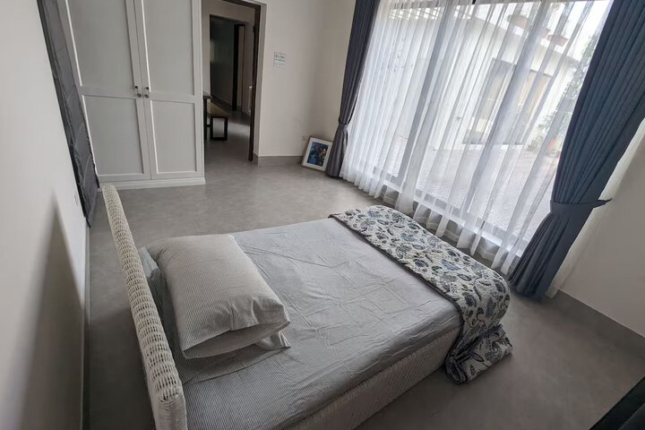 Room 4 of 11