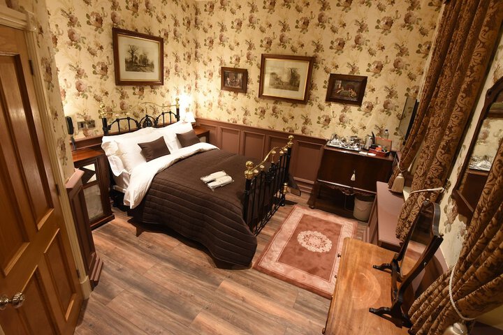 Room 3 of 42