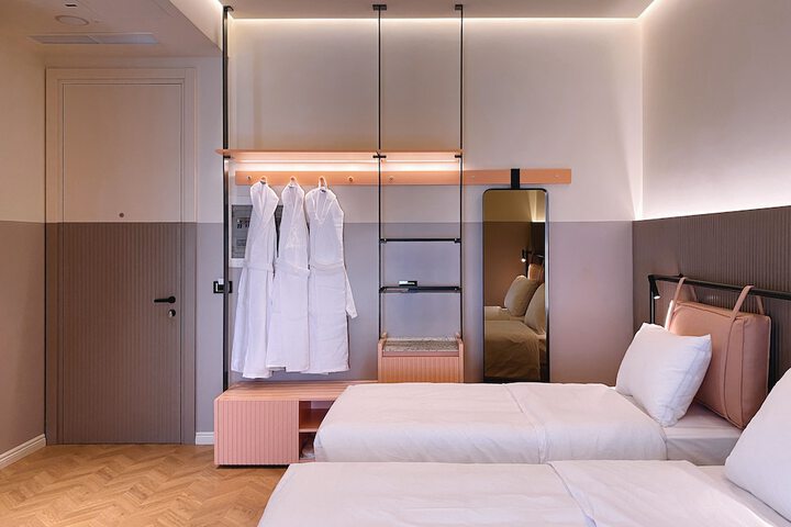 Room 10 of 48