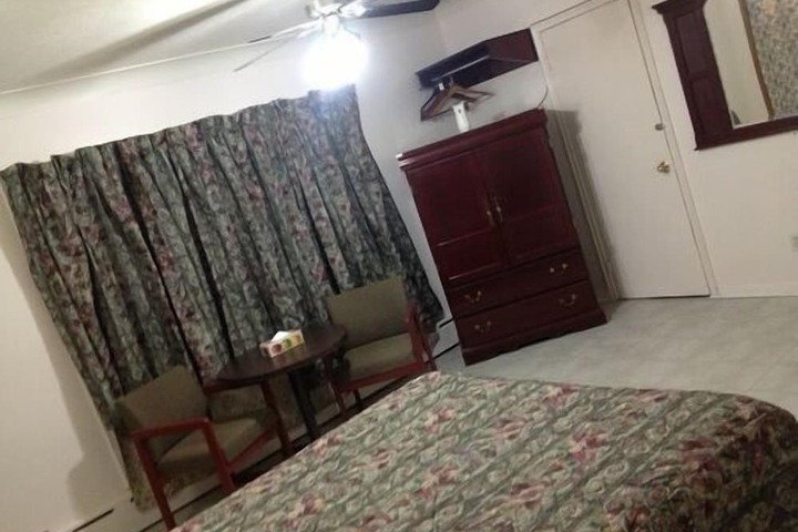 Room 8 of 17