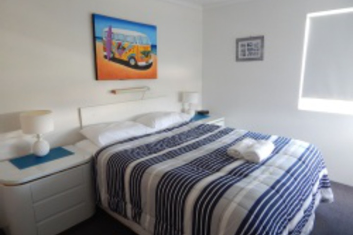 Room 102 of 560