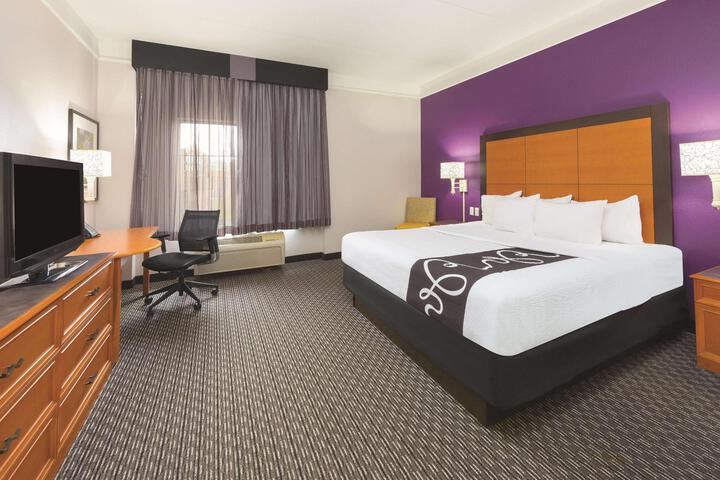 1 King Bed (7 of 15)