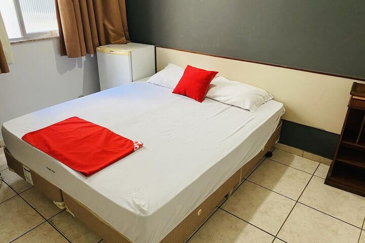 Room 5 of 16