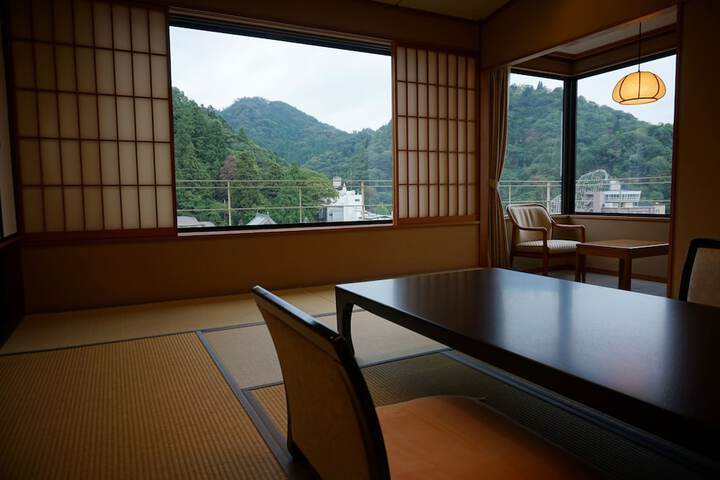 Room 10 of 110