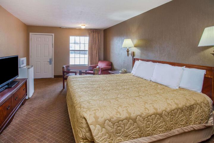 1 King Bed (1 of 8)