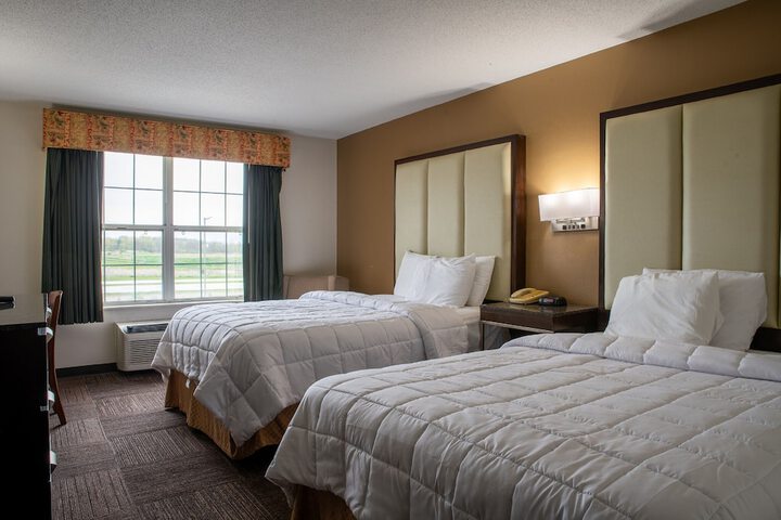 2 Queen Beds (8 of 9)