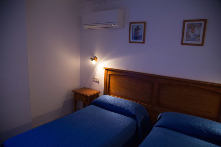 Room 12 of 37